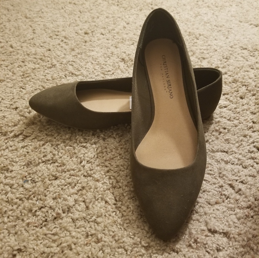 NWT Christian Siriano Olive Flats